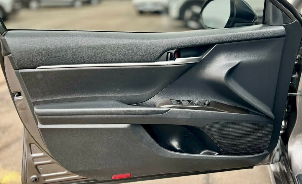 2021 Toyota Camry SE - 22985403 - 10