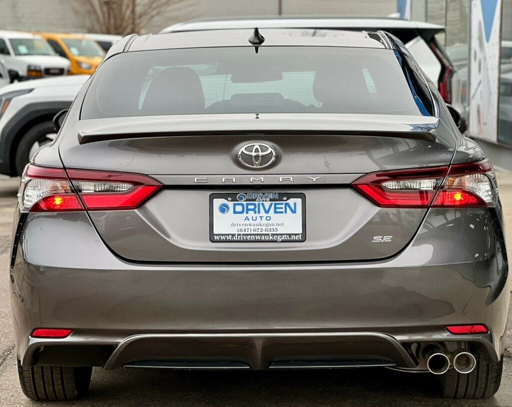 2021 Toyota Camry SE - 22985403 - 3