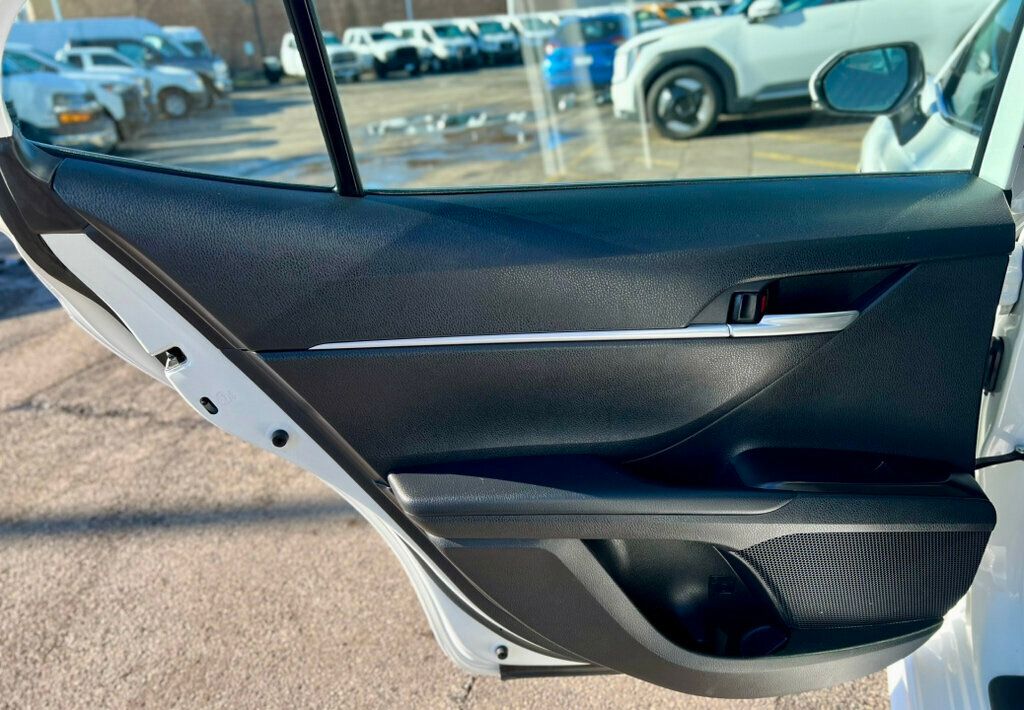 2021 Toyota Camry SE - 22988973 - 15