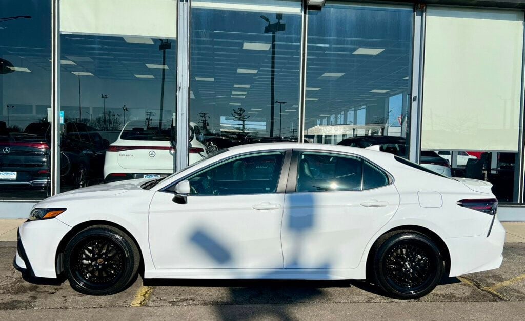 2021 Toyota Camry SE - 22988973 - 29