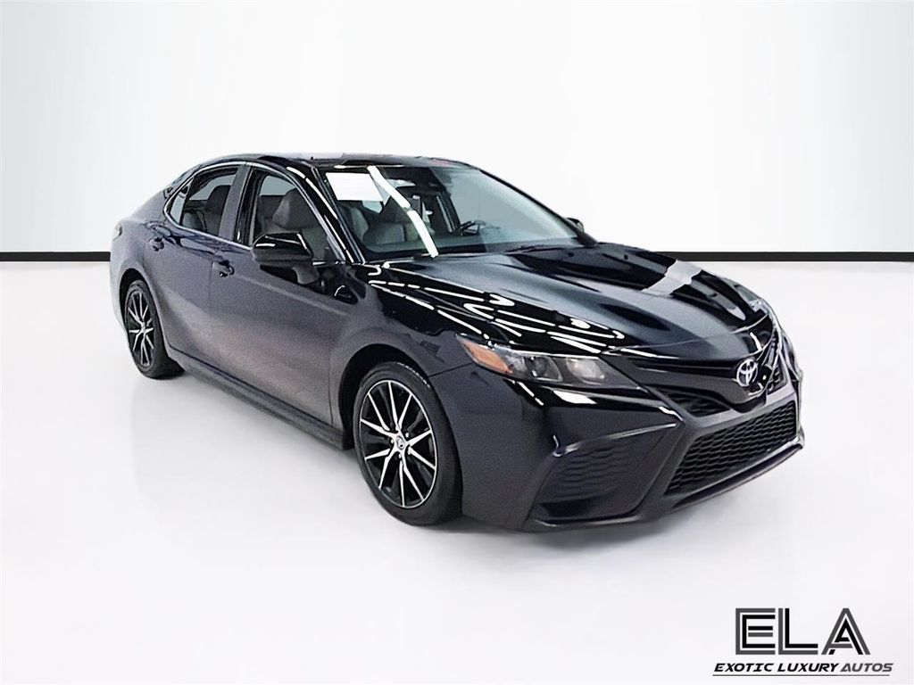 2021 Toyota Camry SE - 23033004 - 1