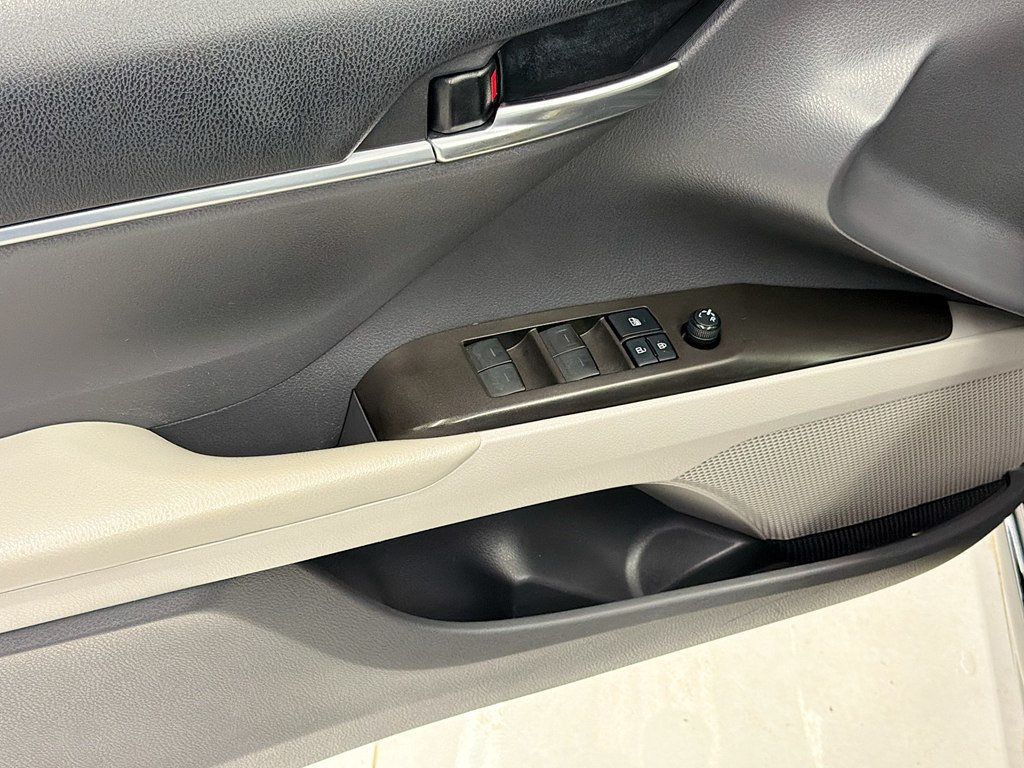 2021 Toyota Camry SE - 23071715 - 17