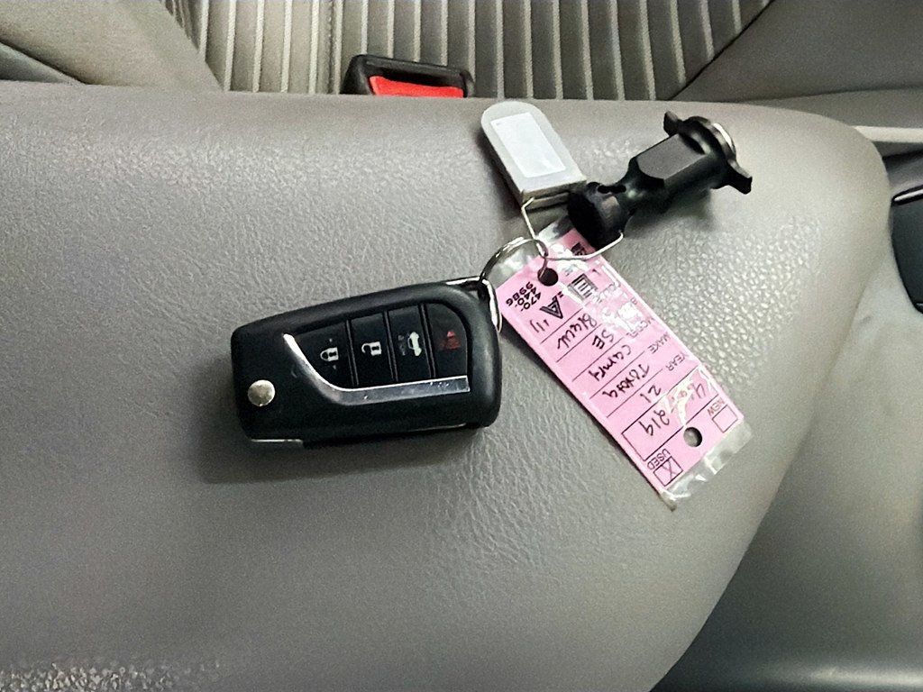 2021 Toyota Camry SE - 23071715 - 33