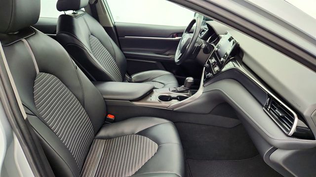 2021 Toyota Camry SE Automatic w/ Cold Weather & Convenience Pkgs + Power Moonroof - 22960919 - 24