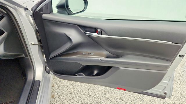 2021 Toyota Camry SE Automatic w/ Cold Weather & Convenience Pkgs + Power Moonroof - 22960919 - 26