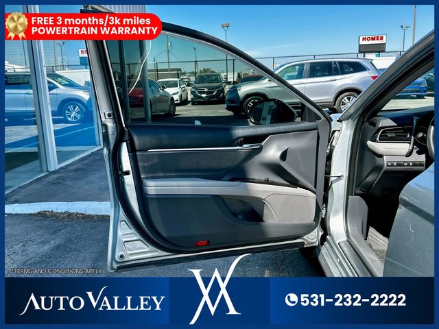 2021 Toyota Camry Hybrid LE Sedan 4D - 22939030 - 10