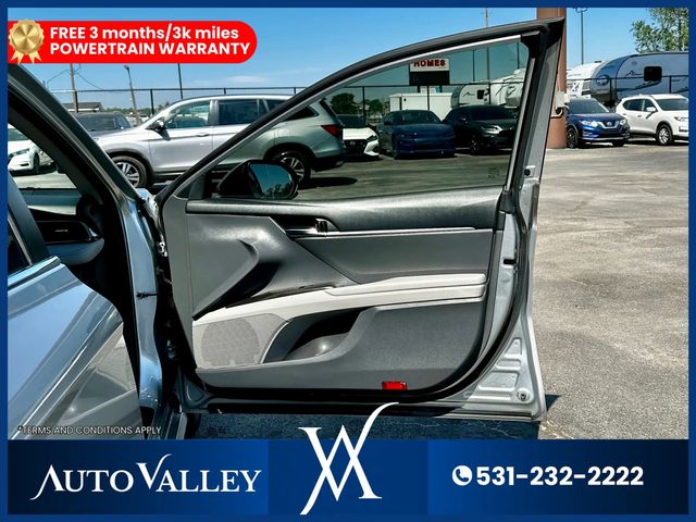 2021 Toyota Camry Hybrid LE Sedan 4D - 22939030 - 14