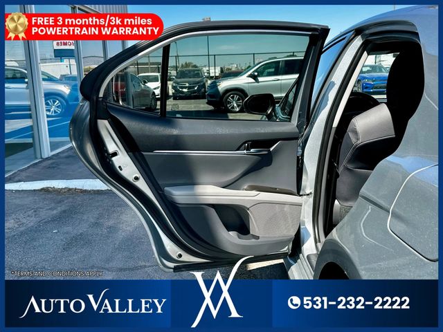 2021 Toyota Camry Hybrid LE Sedan 4D - 22939030 - 18