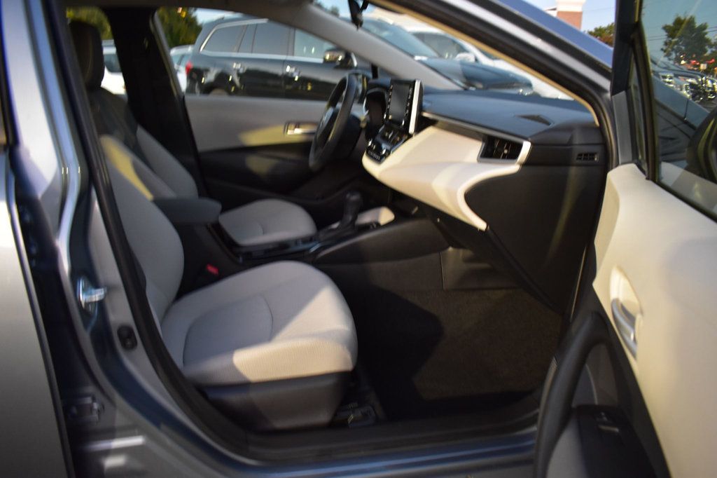 2021 Toyota Corolla Hybrid LE photo 14