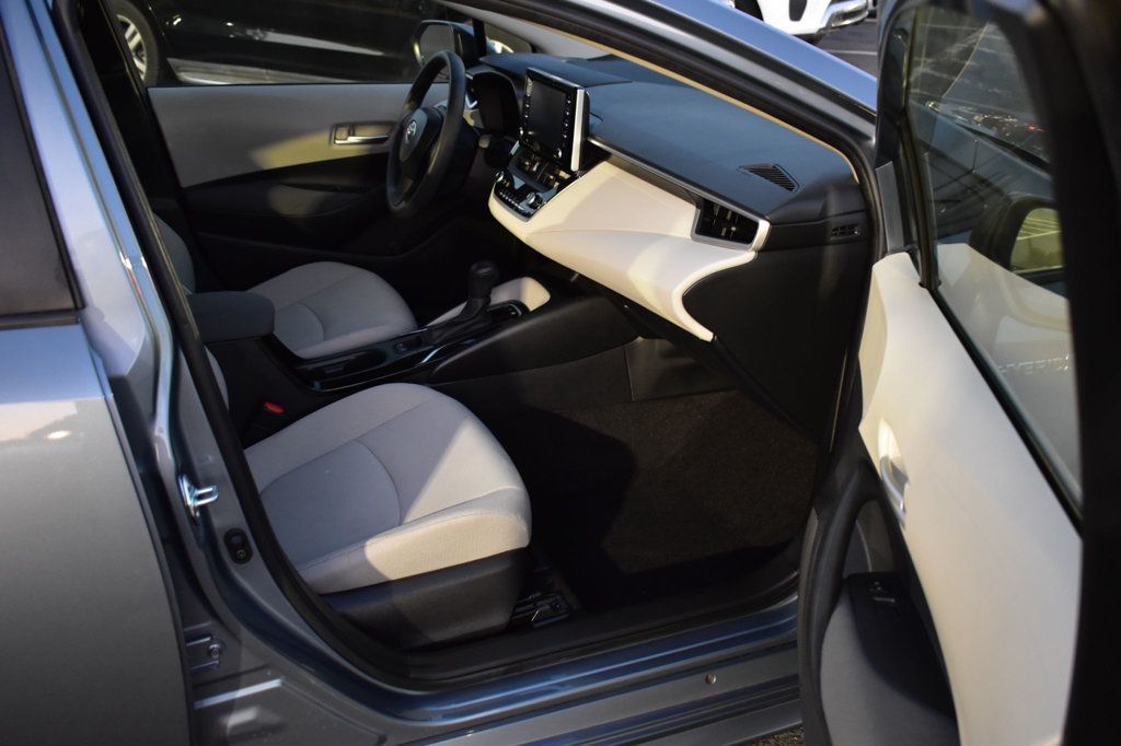2021 Toyota Corolla Hybrid LE photo 16