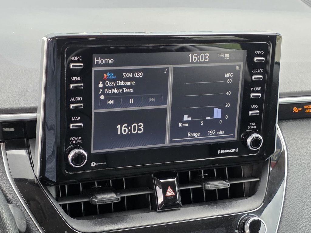 2021 Toyota Corolla LE photo 13