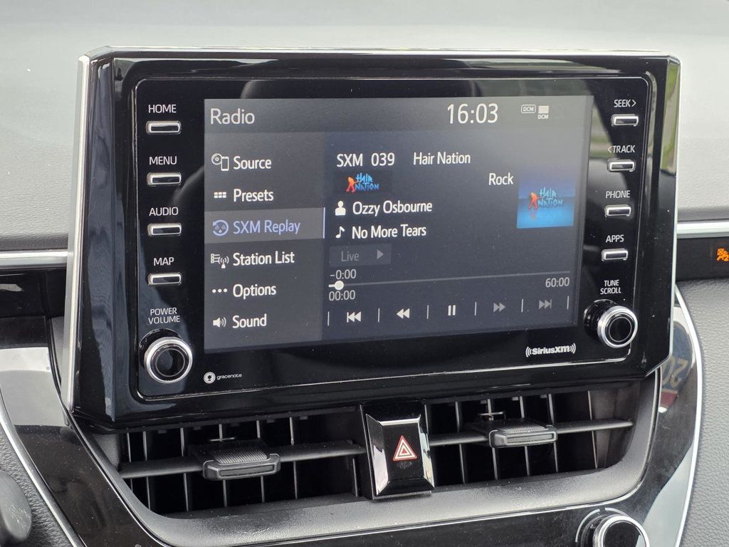 2021 Toyota Corolla LE photo 14