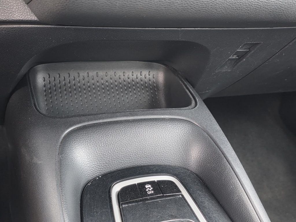 2021 Toyota Corolla LE photo 16