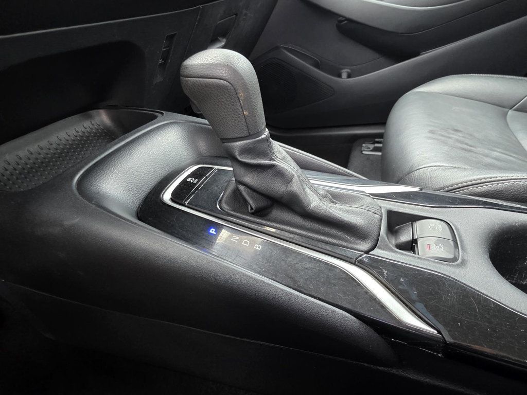 2021 Toyota Corolla LE photo 17