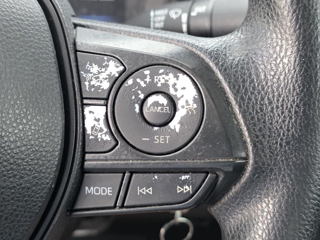 2021 Toyota Corolla LE photo 21