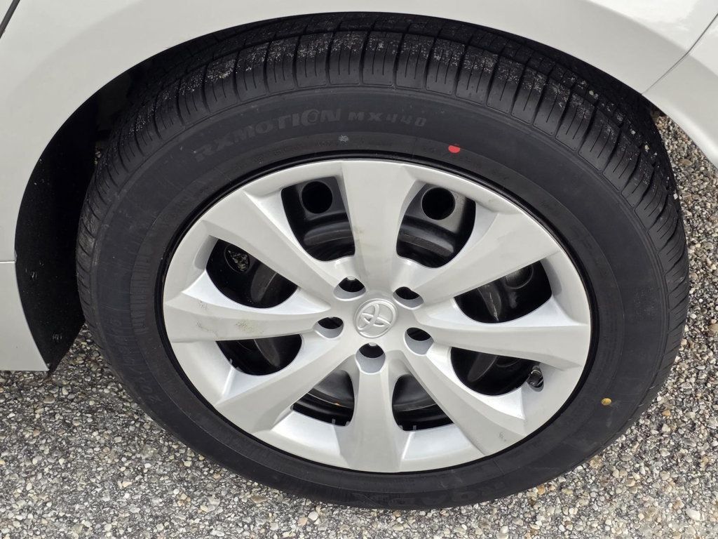 2021 Toyota Corolla LE photo 25