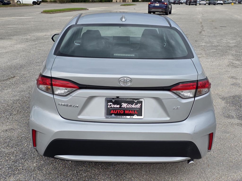 2021 Toyota Corolla LE photo 3