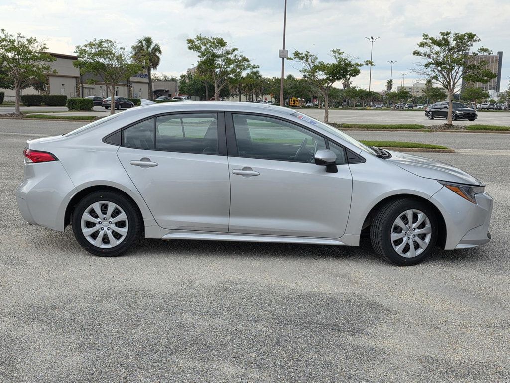 2021 Toyota Corolla LE photo 26