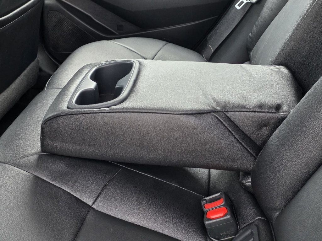 2021 Toyota Corolla LE photo 9