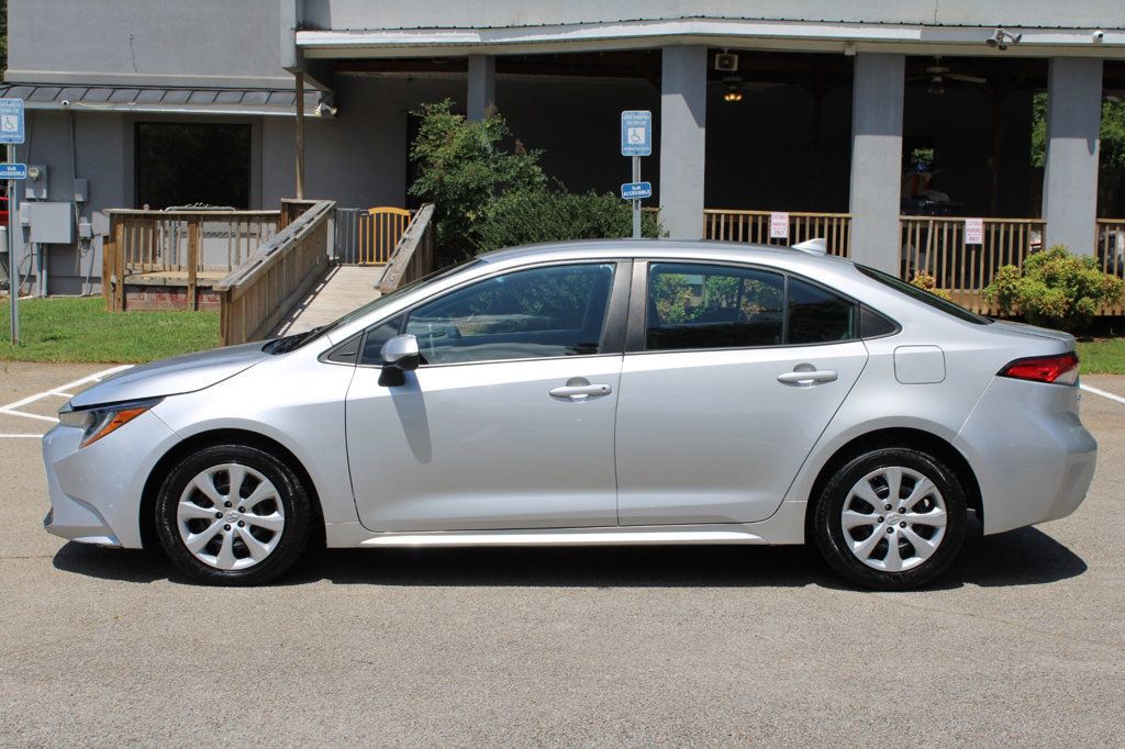 2021 Toyota Corolla LE photo 4