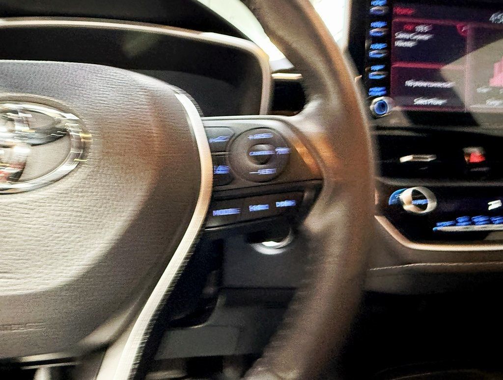 2021 Toyota Corolla Hatchback SE CVT - 22944326 - 11