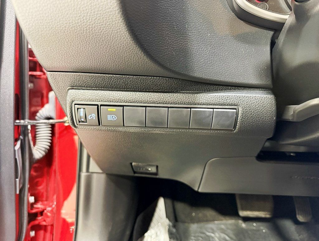 2021 Toyota Corolla Hatchback SE CVT - 22944326 - 13