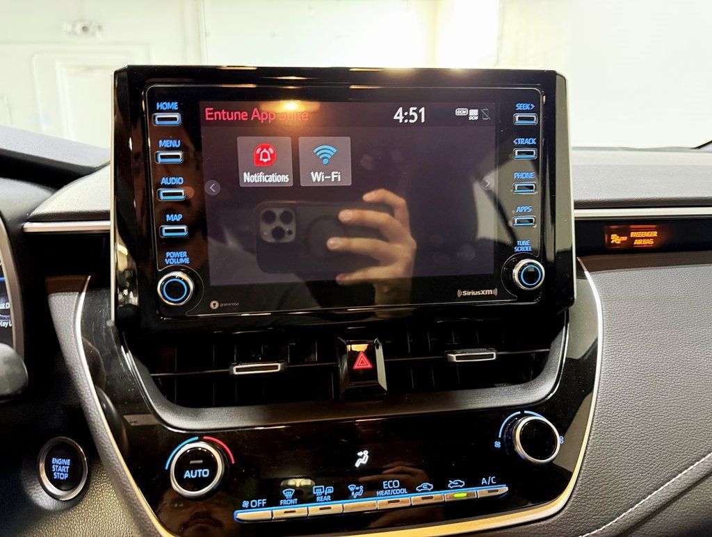 2021 Toyota Corolla Hatchback SE CVT - 22944326 - 18