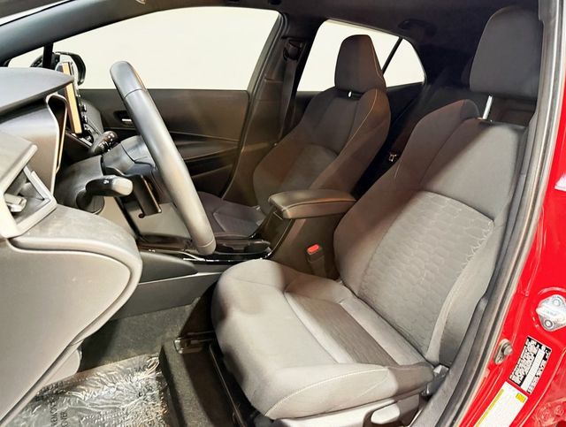 2021 Toyota Corolla Hatchback SE CVT - 22944326 - 24