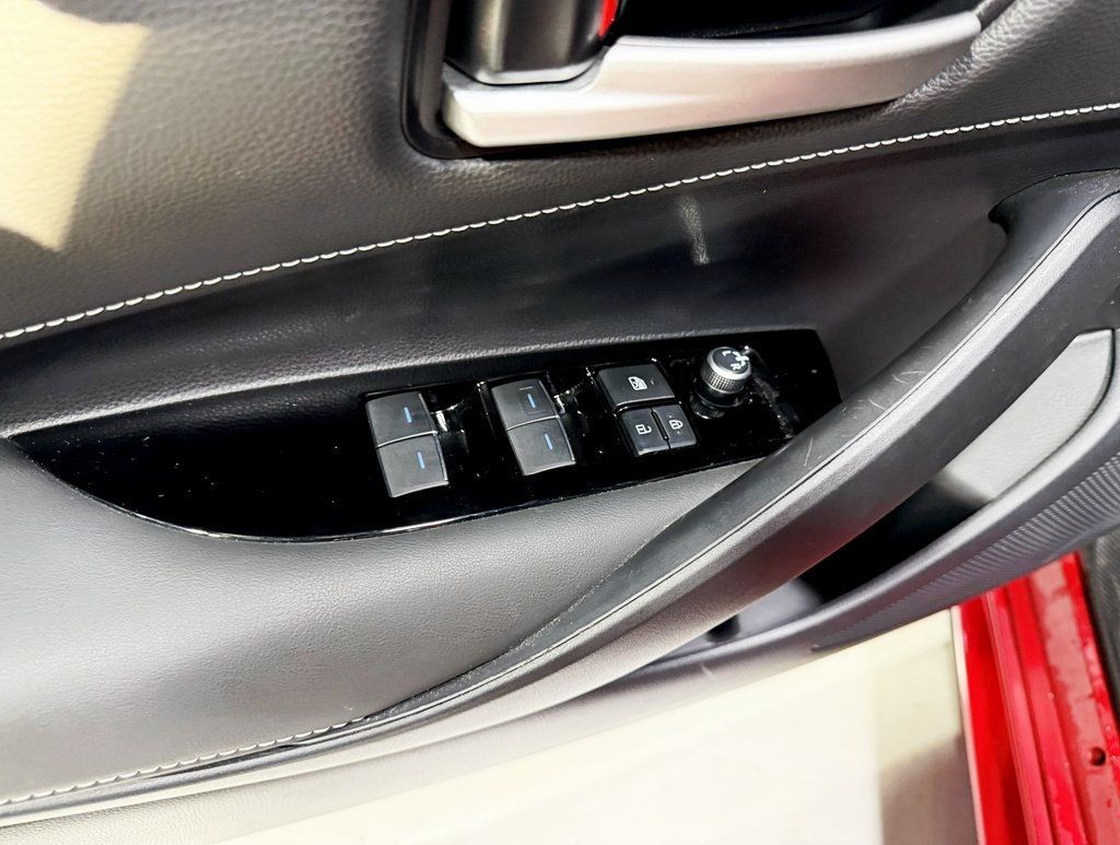 2021 Toyota Corolla Hatchback SE CVT - 22944326 - 26