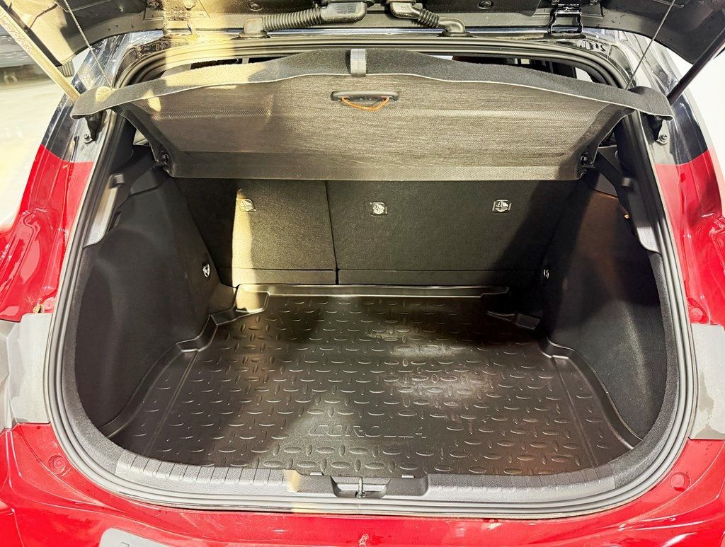 2021 Toyota Corolla Hatchback SE CVT - 22944326 - 31