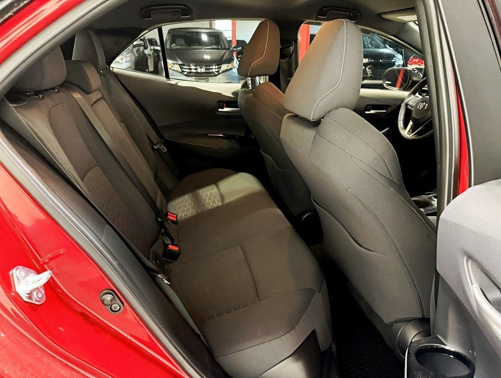 2021 Toyota Corolla Hatchback SE CVT - 22944326 - 32