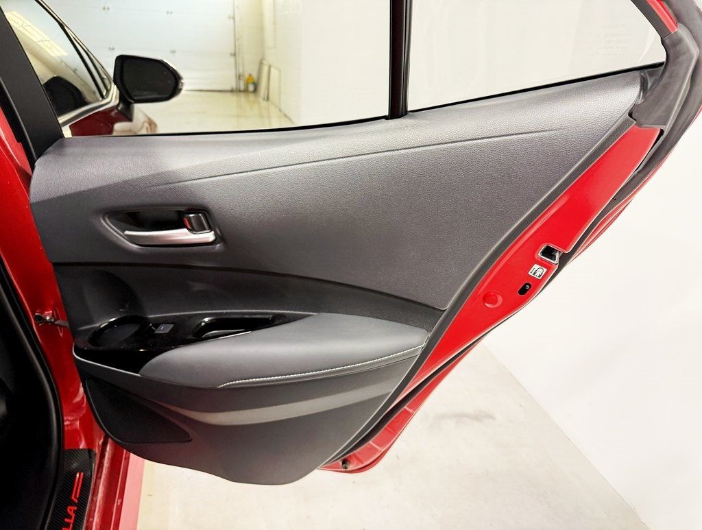 2021 Toyota Corolla Hatchback SE CVT - 22944326 - 33