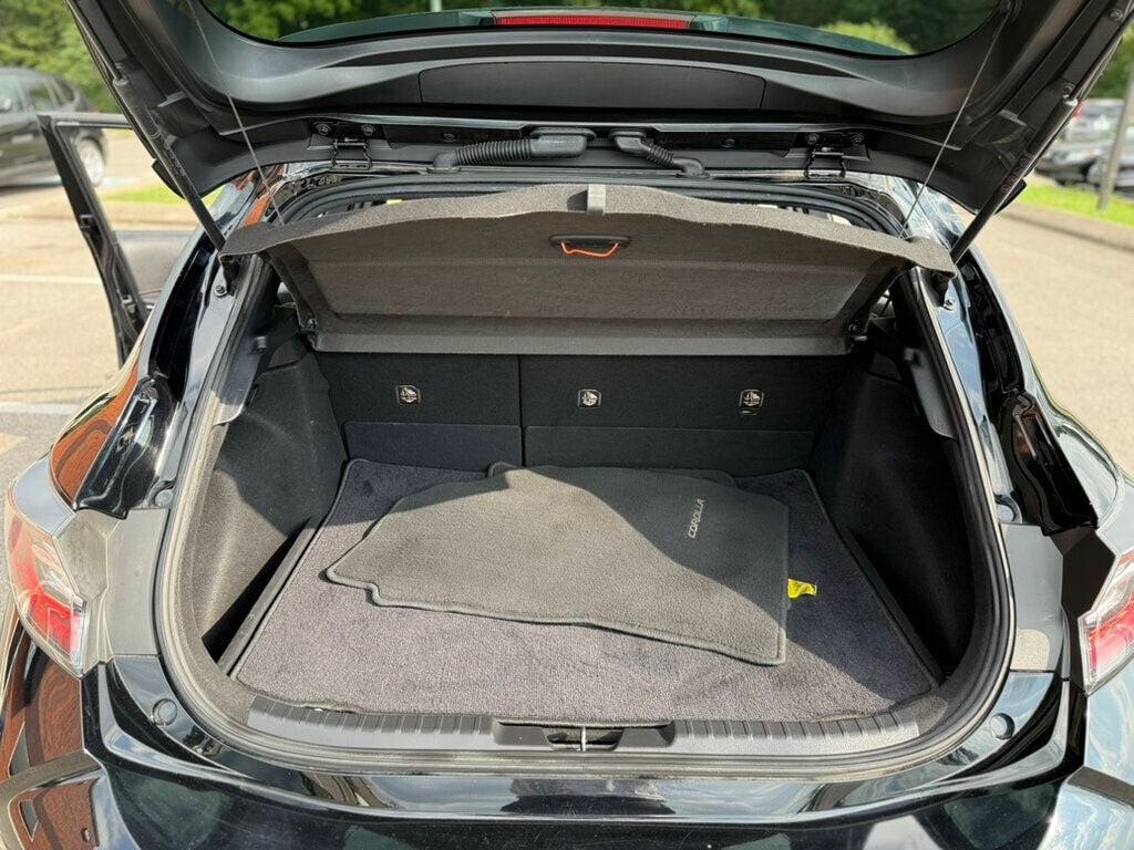 2021 Toyota Corolla XSE photo 17
