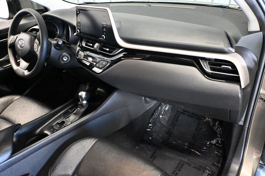 Toyota C-HR photo 10