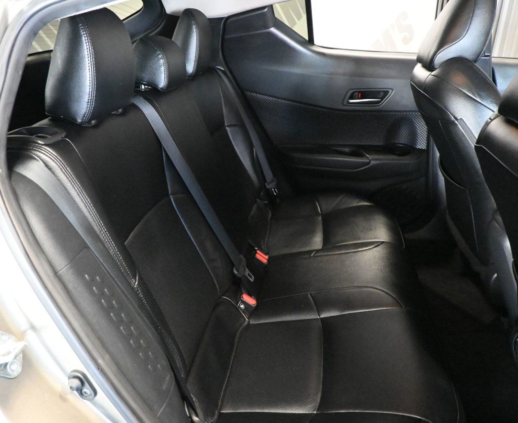 Toyota C-HR photo 17