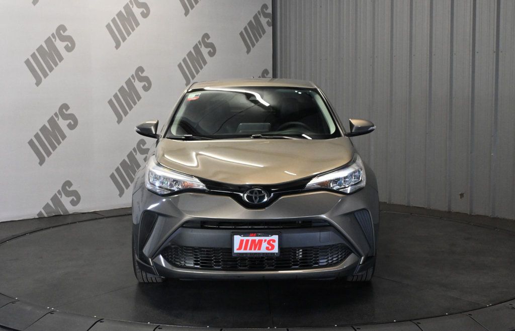 Toyota C-HR photo 2