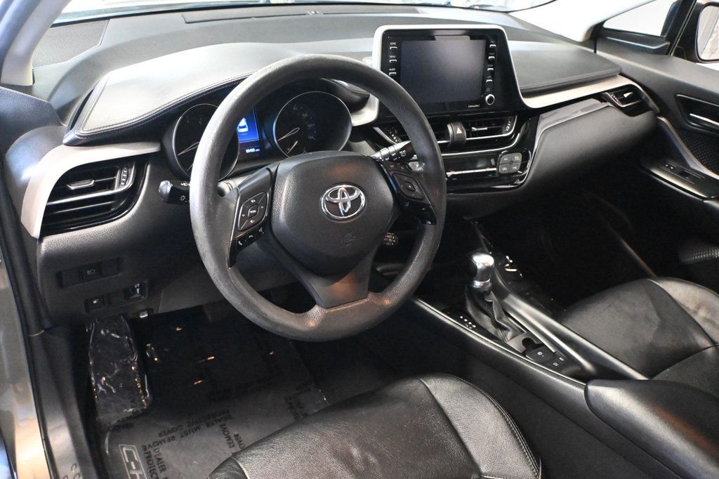 Toyota C-HR photo 9