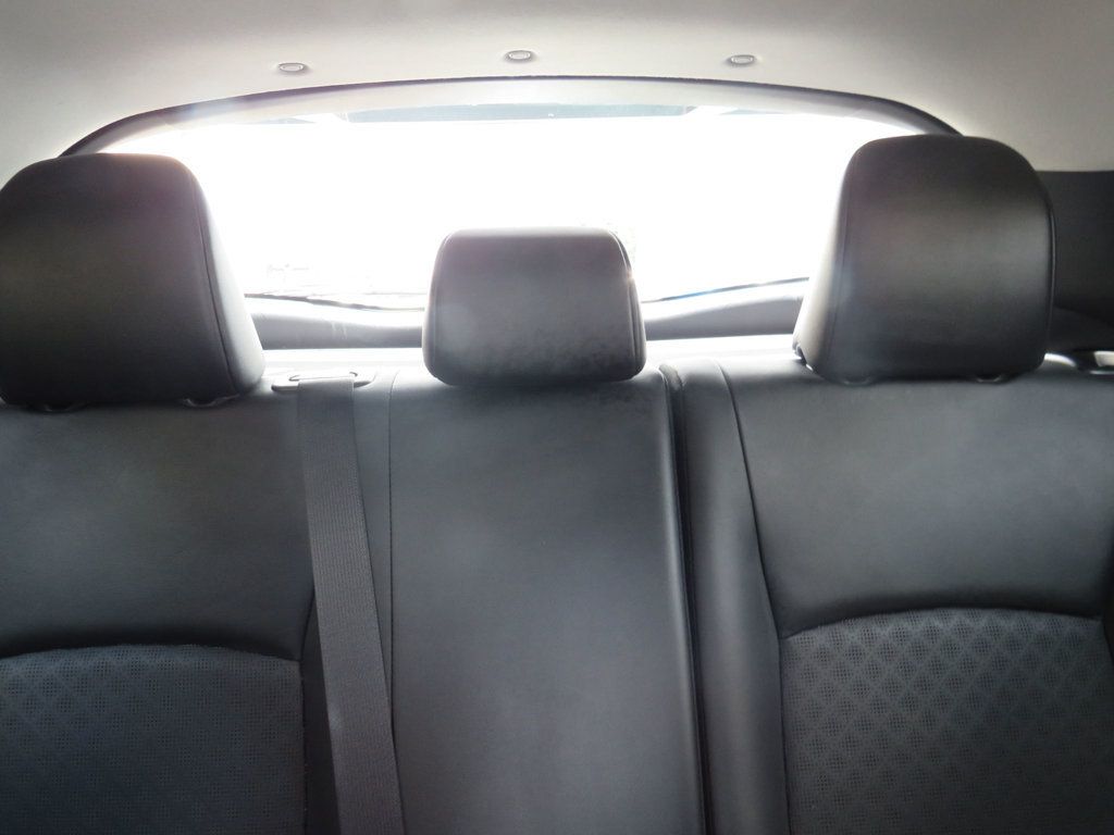 Toyota C-HR photo 12
