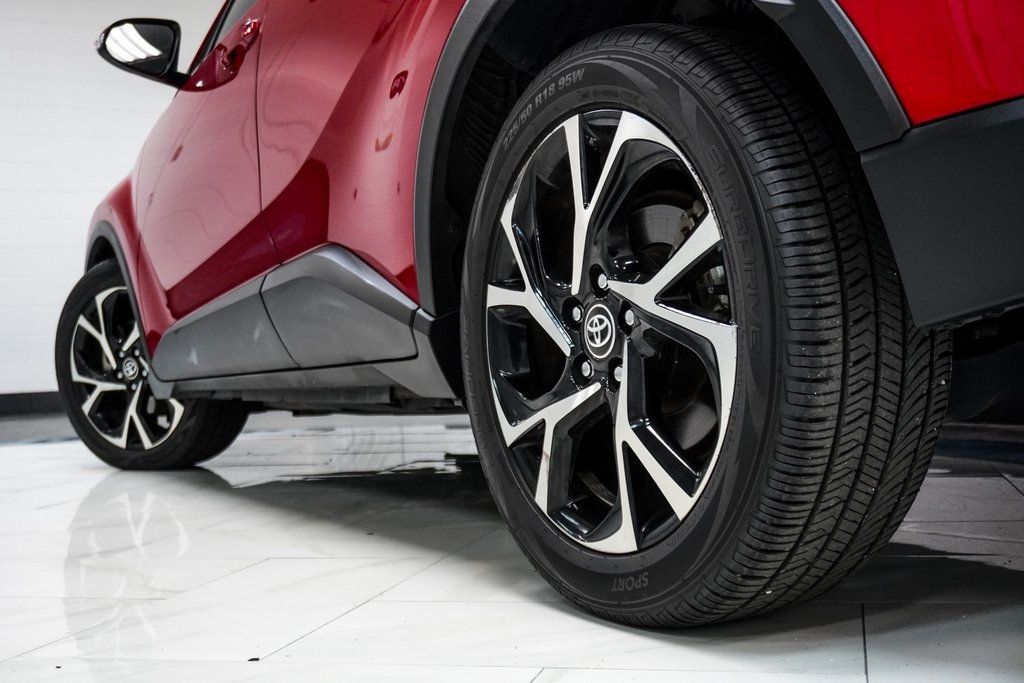 2021 Toyota C-HR XLE photo 9