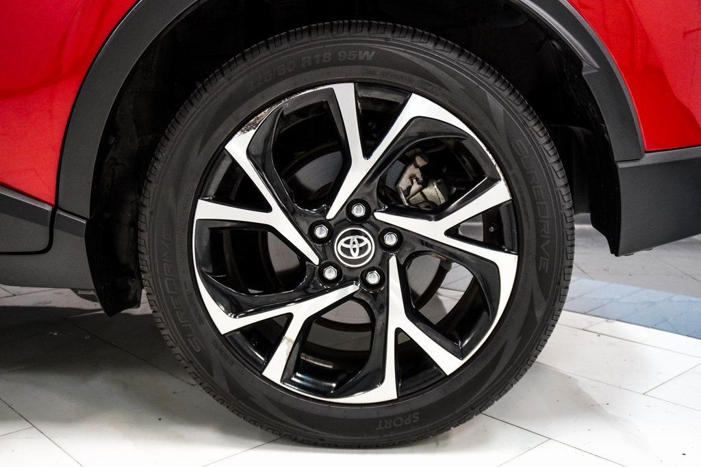 2021 Toyota C-HR XLE photo 10