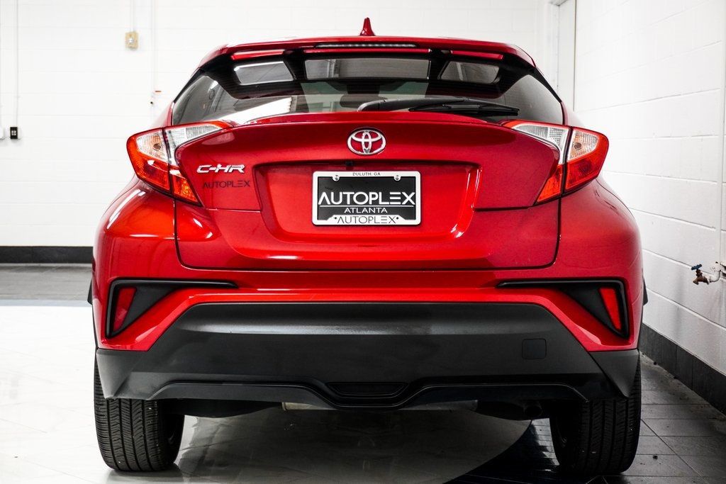 2021 Toyota C-HR XLE photo 12