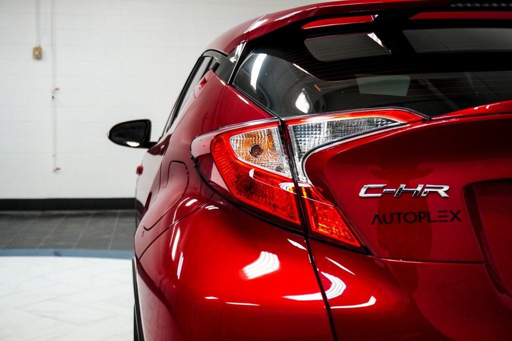 2021 Toyota C-HR XLE photo 13