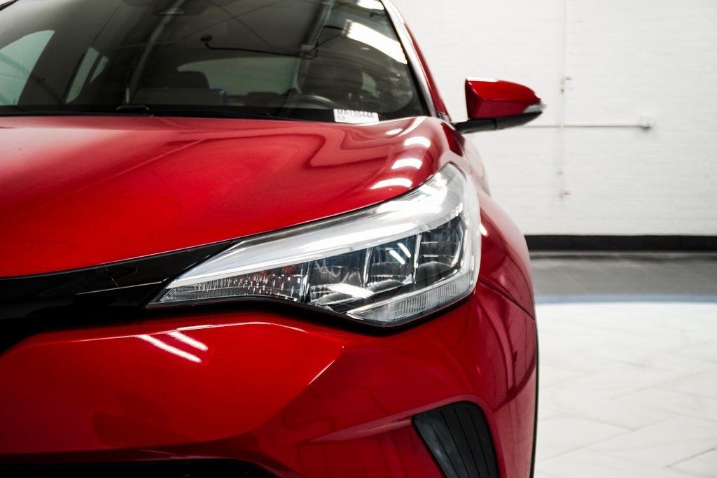 2021 Toyota C-HR XLE photo 14
