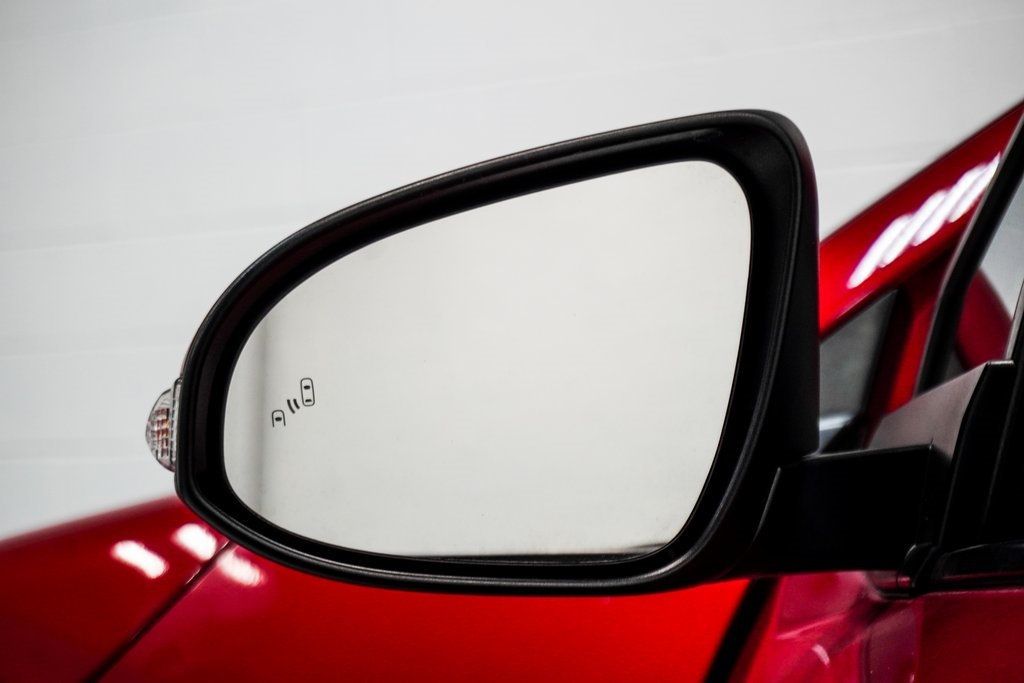 2021 Toyota C-HR XLE photo 16