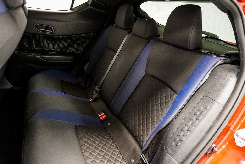 2021 Toyota C-HR XLE photo 18