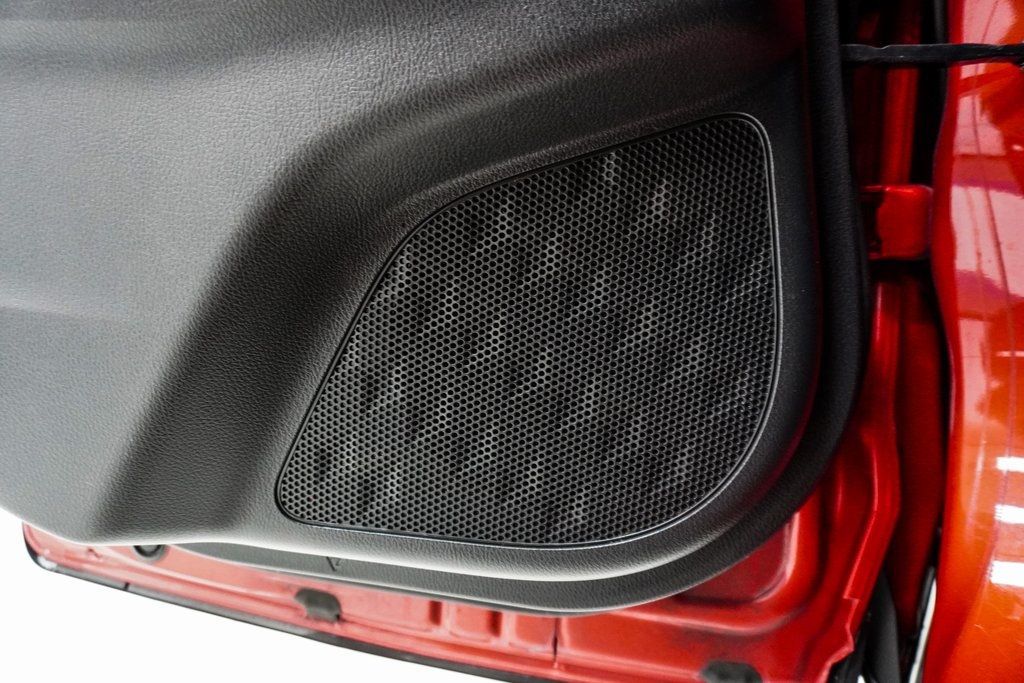 2021 Toyota C-HR XLE photo 19