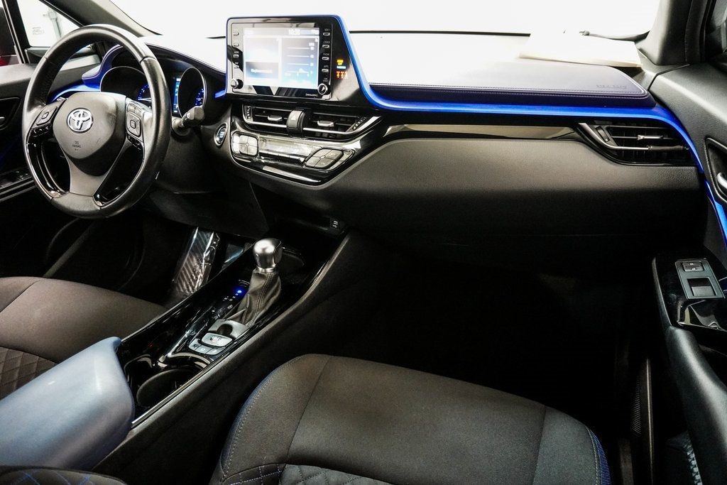 2021 Toyota C-HR XLE photo 21
