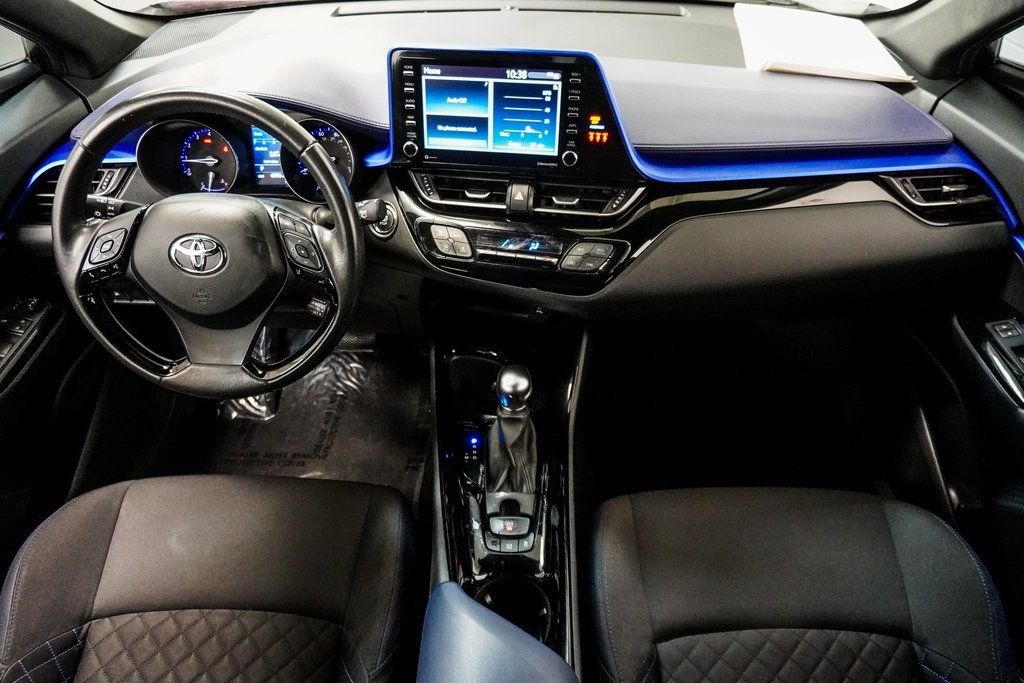 2021 Toyota C-HR XLE photo 22
