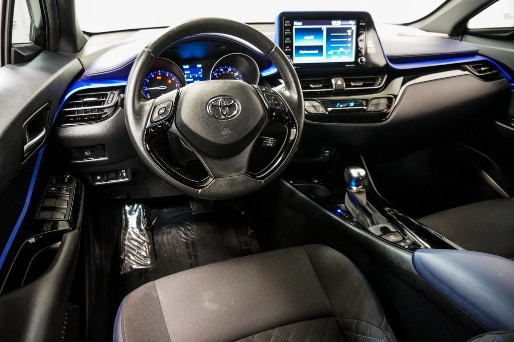 2021 Toyota C-HR XLE photo 23