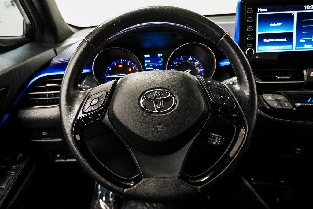 2021 Toyota C-HR XLE photo 24